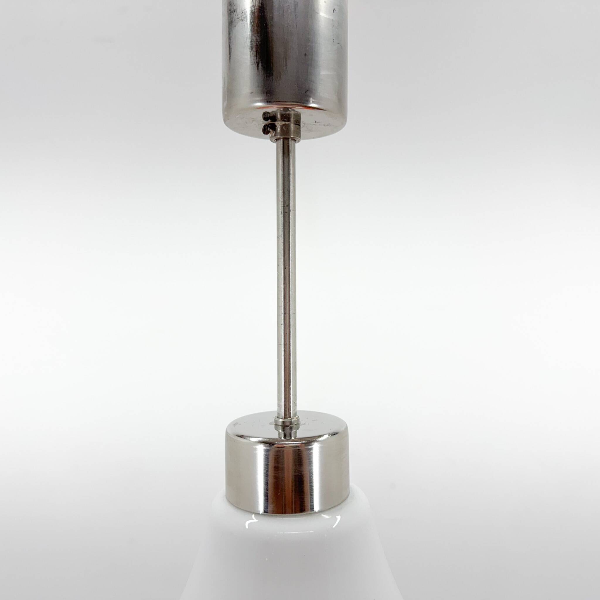 Suspension en verre opalin et métal orange, milieu XXème