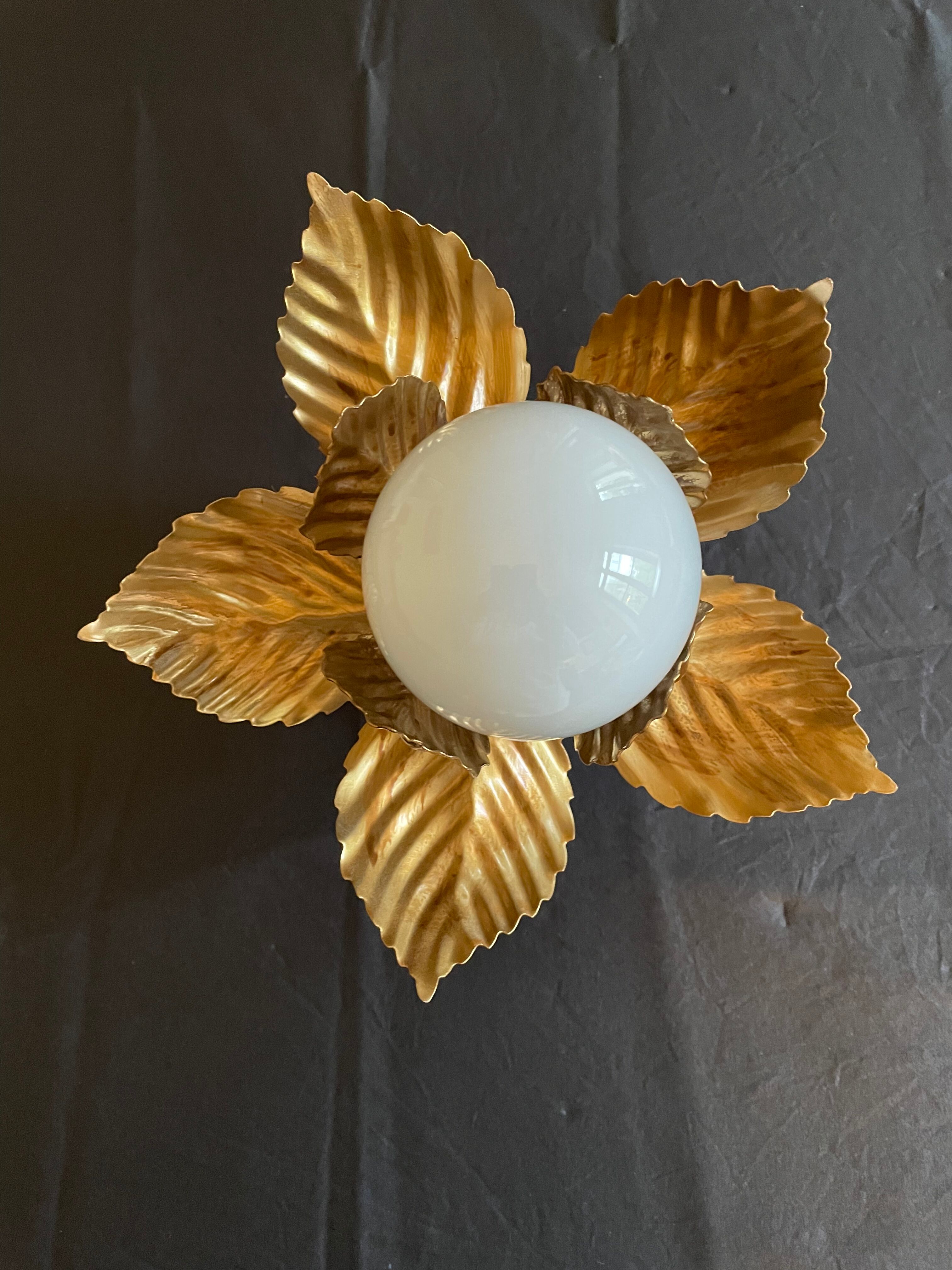 Wall lamp or ceiling lamp golden flower
