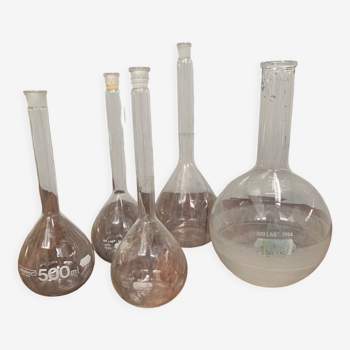 5 vases ballons a fond plat de laboratoire