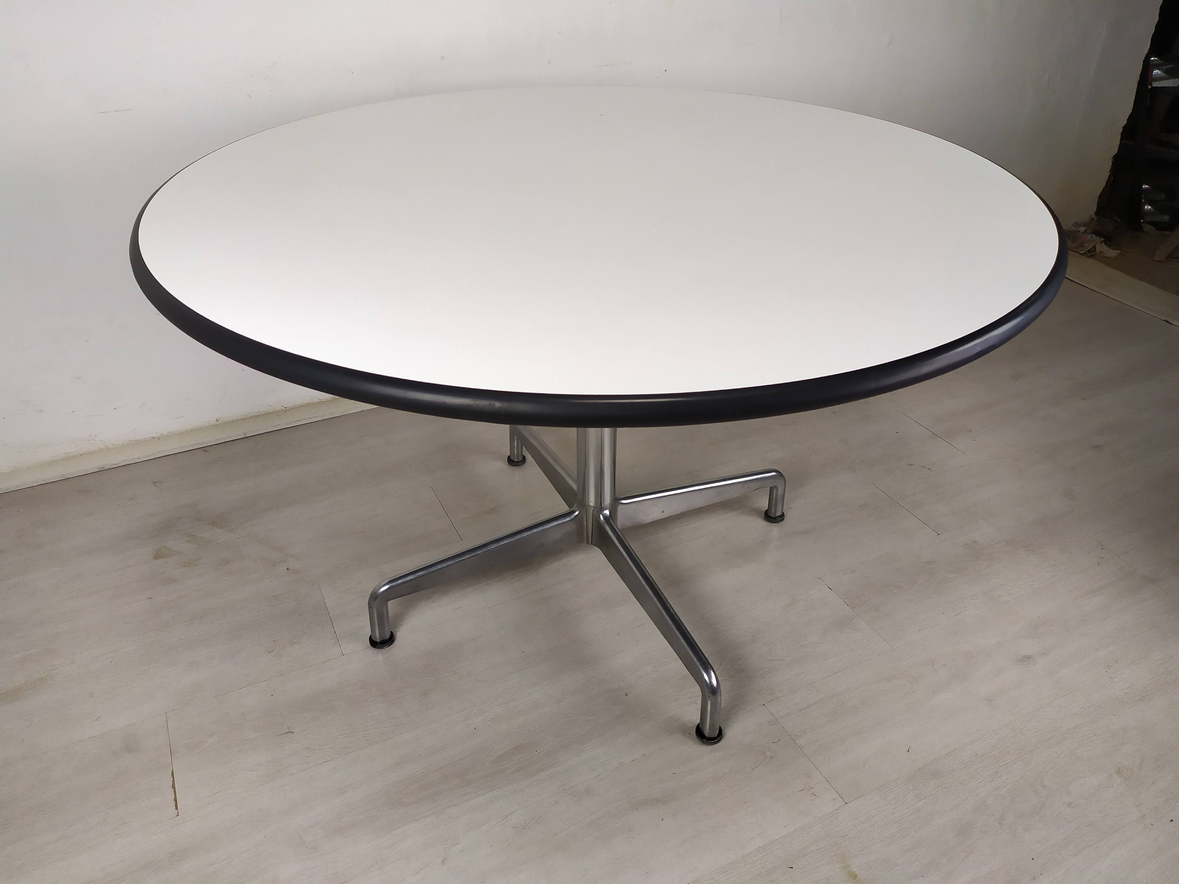 Round table Giancarlo Piretti