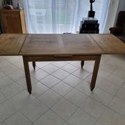 Extendable oak table