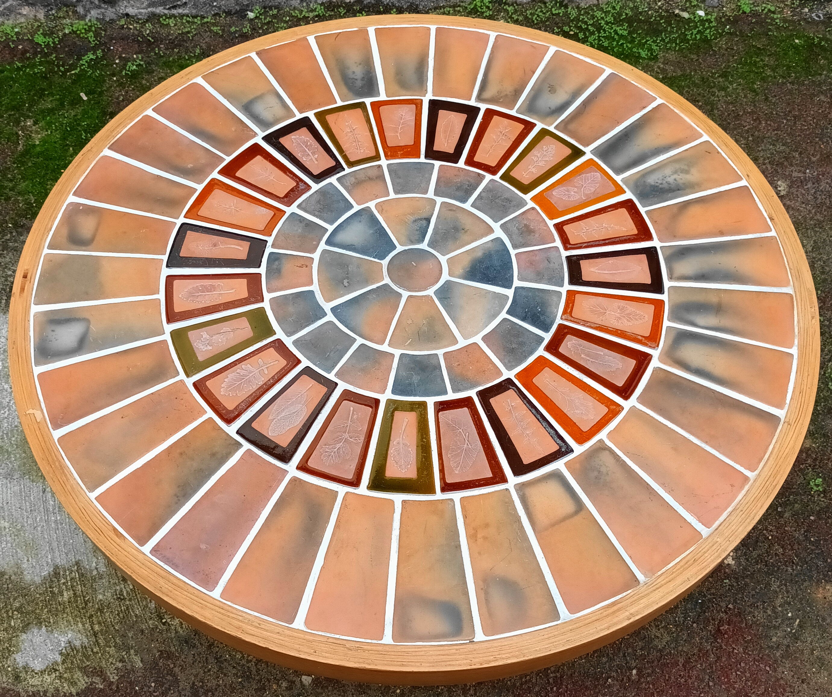Table basse en bois et carreaux de ceramique des années 50