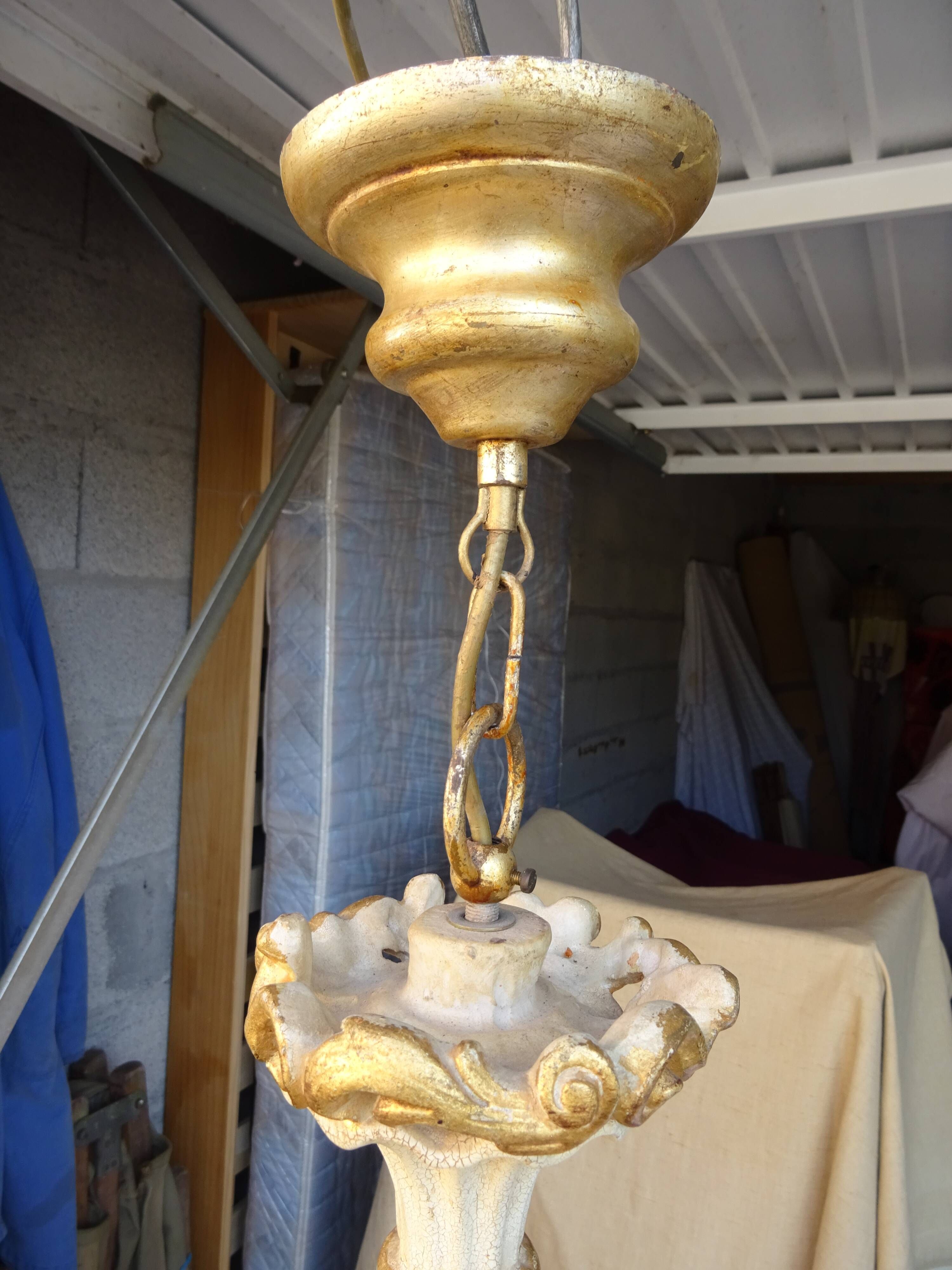 Lustre baroque Italien en bois et stuc doré 109 cm