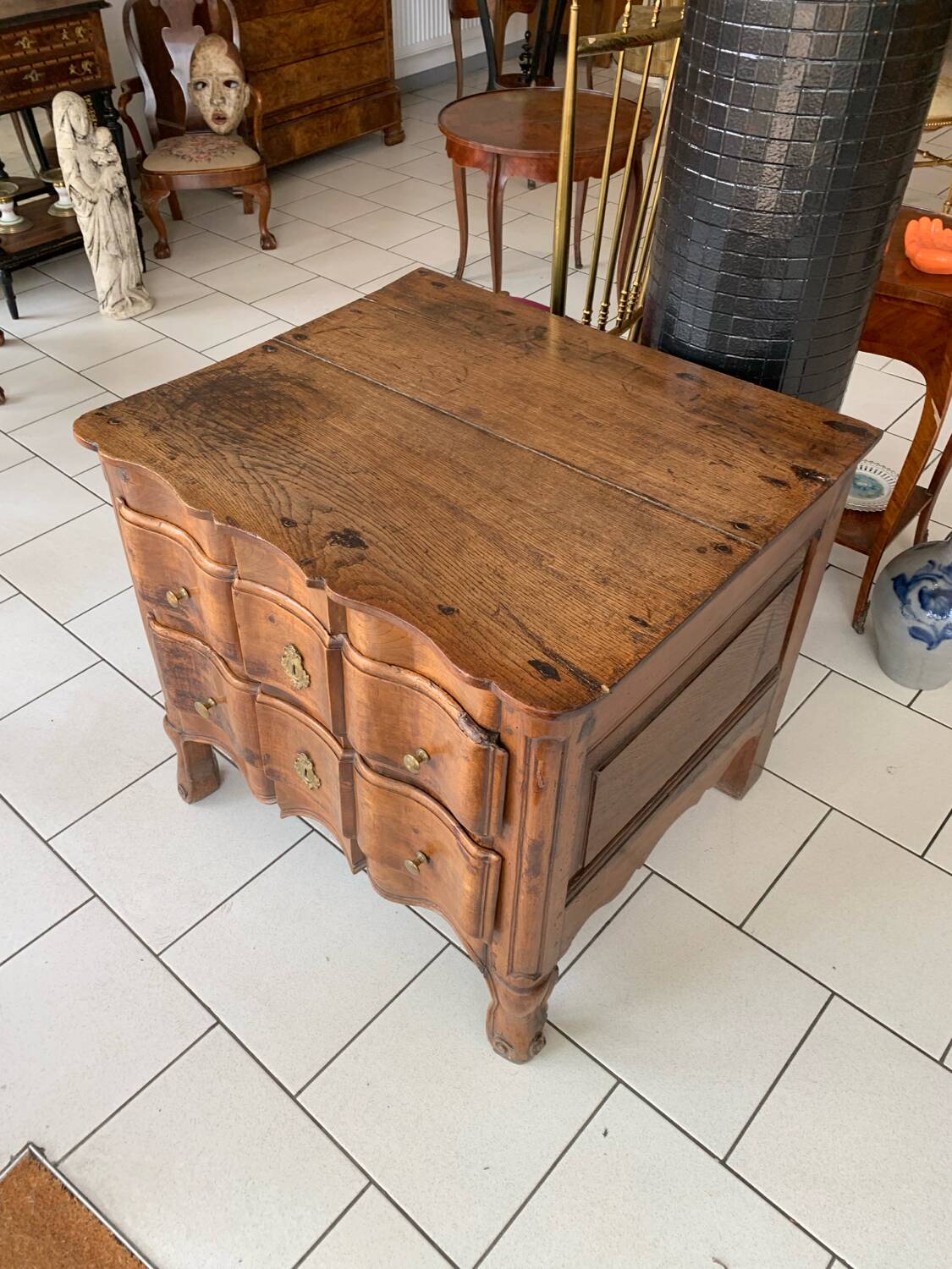Antique 18th century chest of drawers