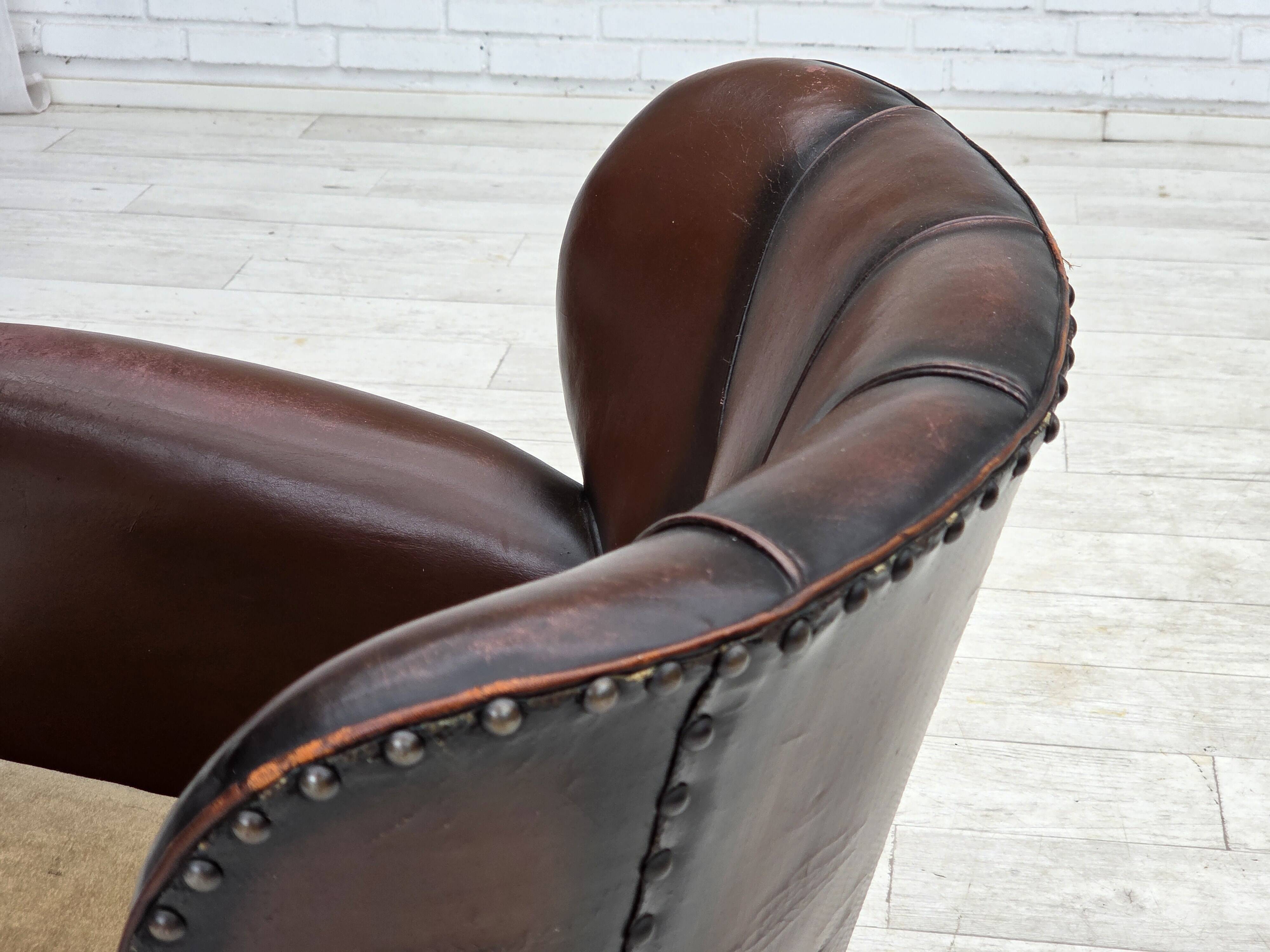 Fauteuil danois des années 1930, cuir marron, velours.