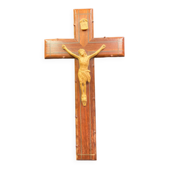 Wooden crucifix with Jesus in plaster