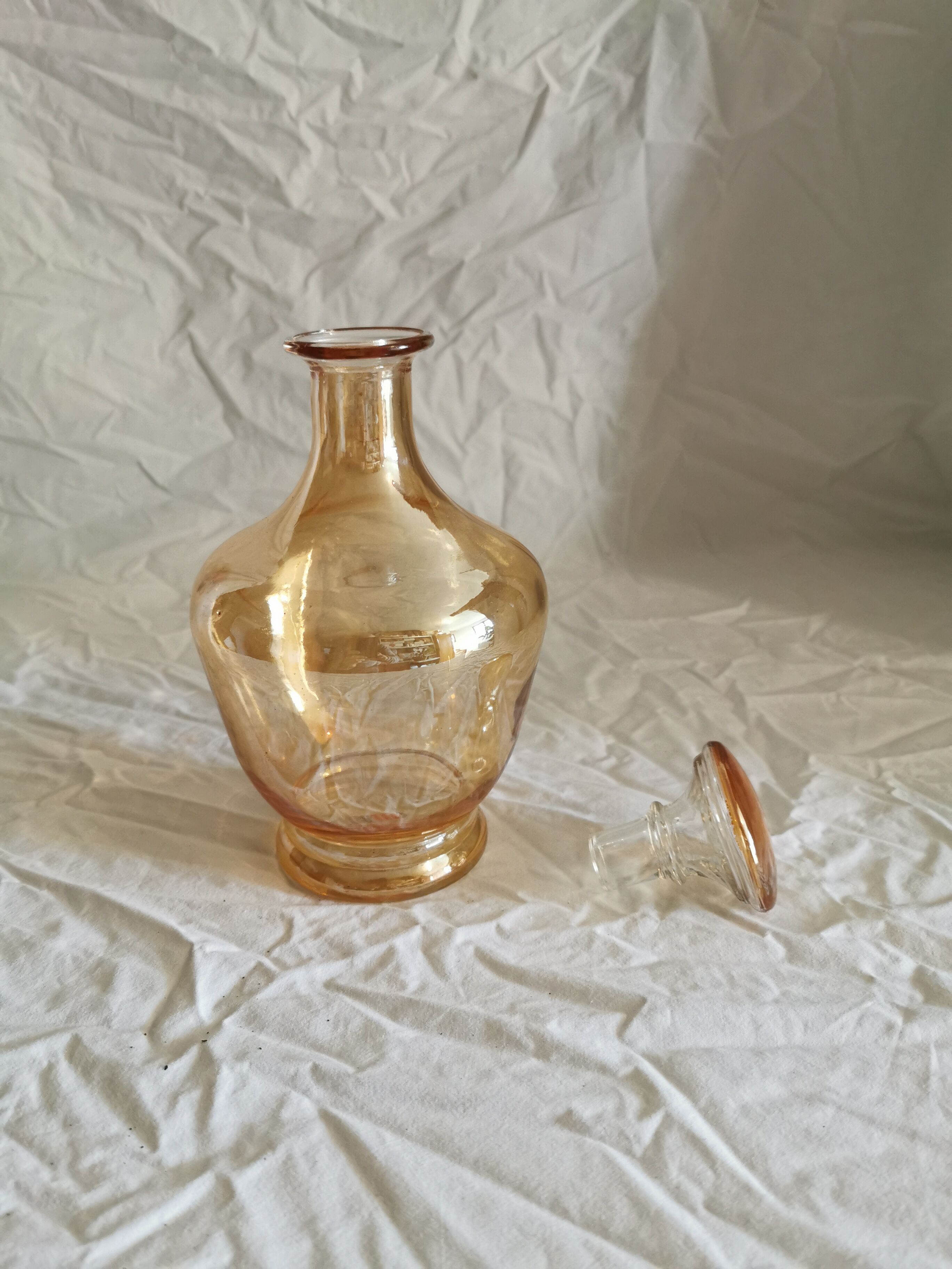 Glass Art Decarafe with golden reflections
