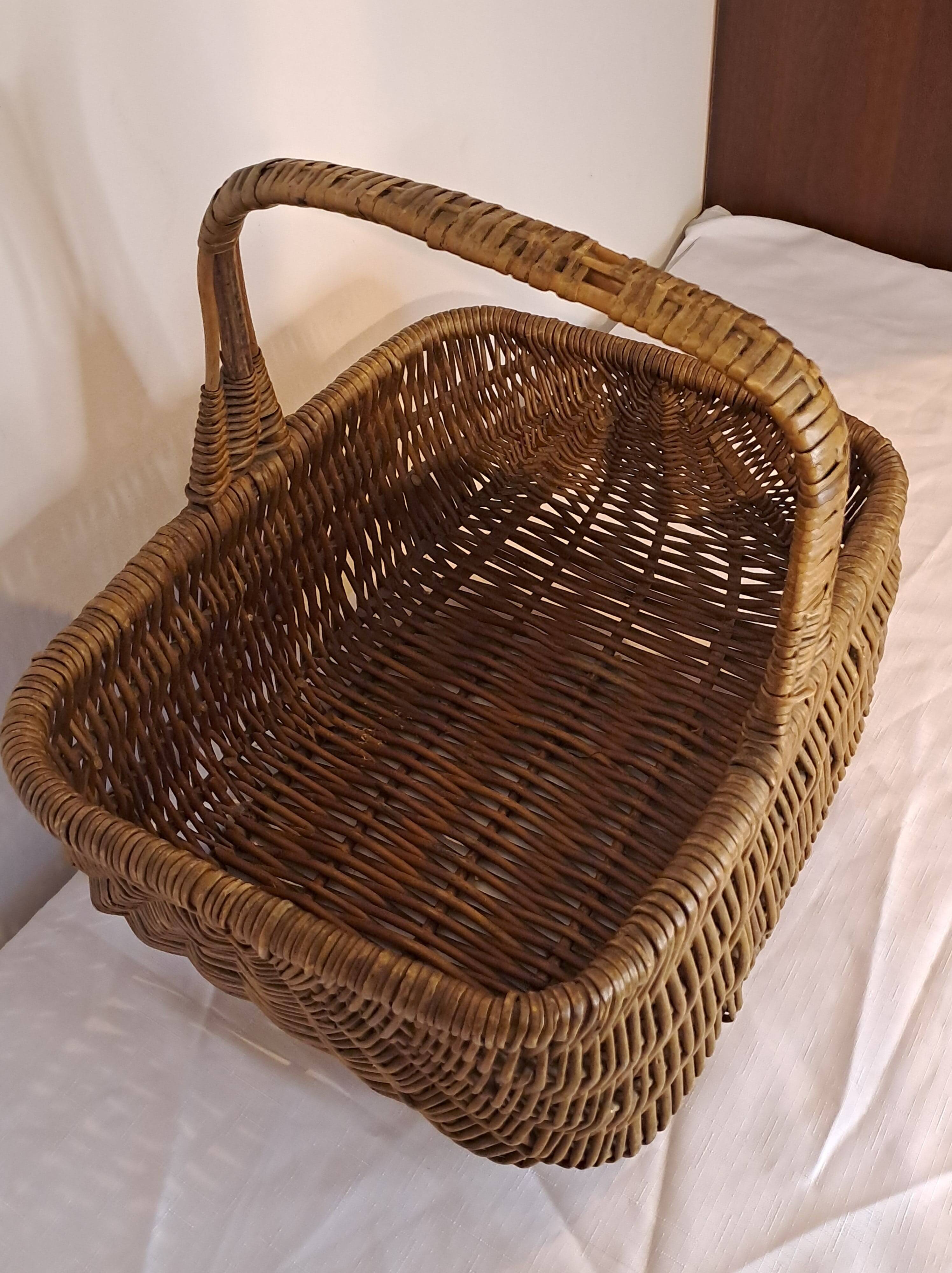 Large vintage woven rattan basket – Authentic and practical