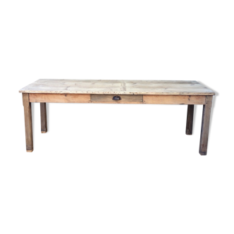 Farm table
