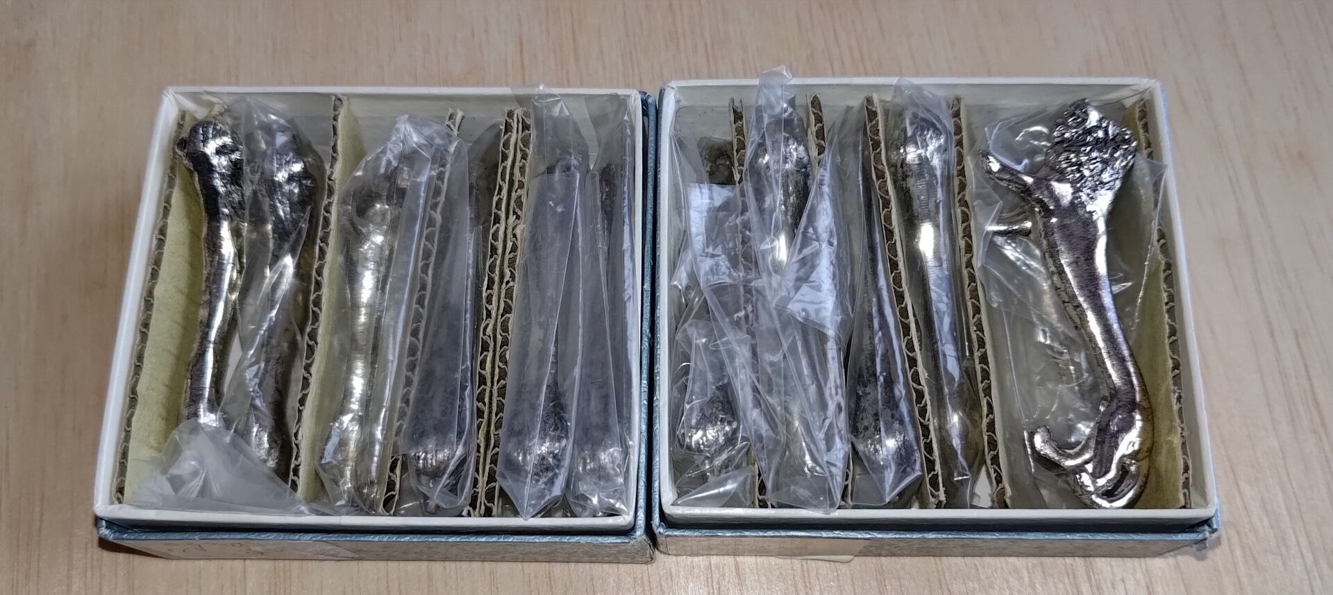 12 lion knife holders