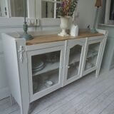 Vitrine, console vintage réenchantée en gris perle, plateau bois.