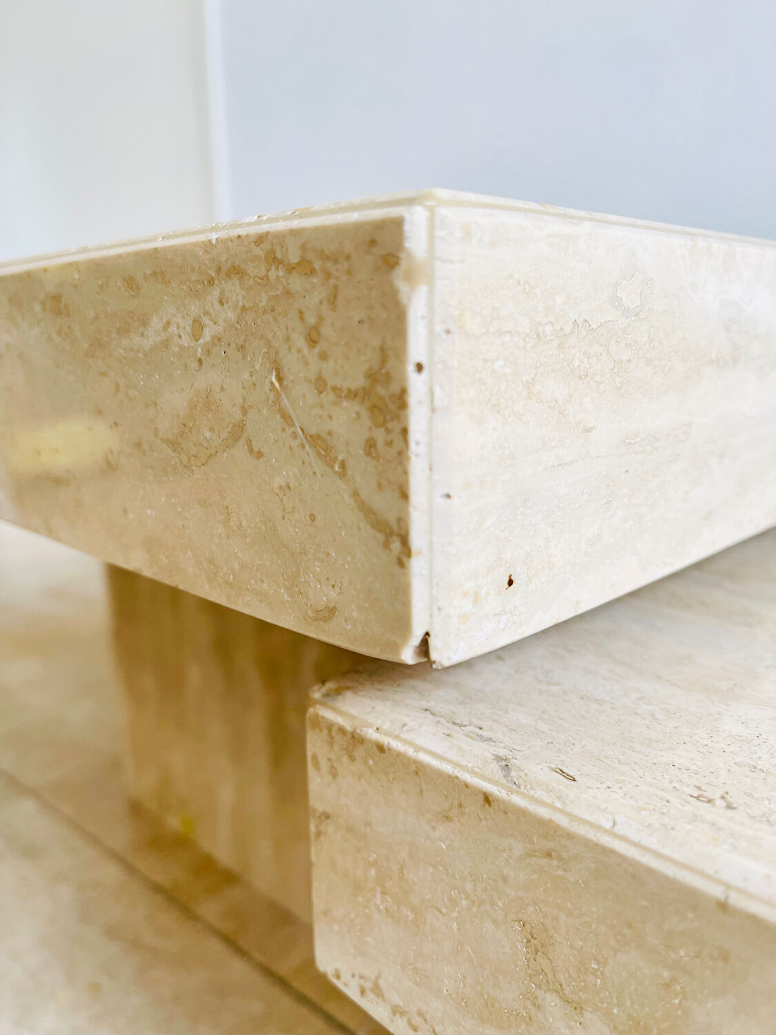 Table basse modulable en travertin – design sculptural années 70