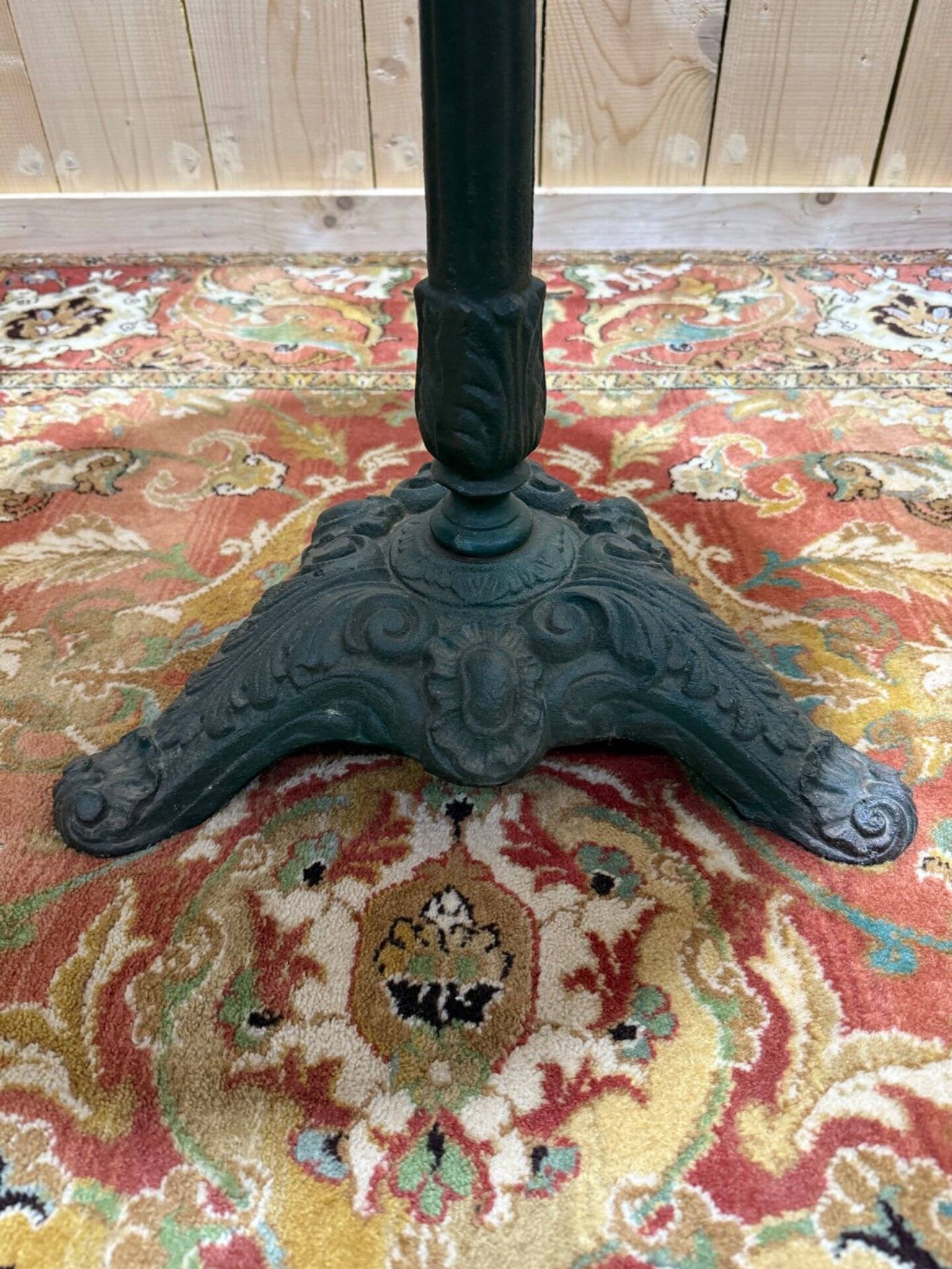Guéridon rond de bistrot en fonte et marbre