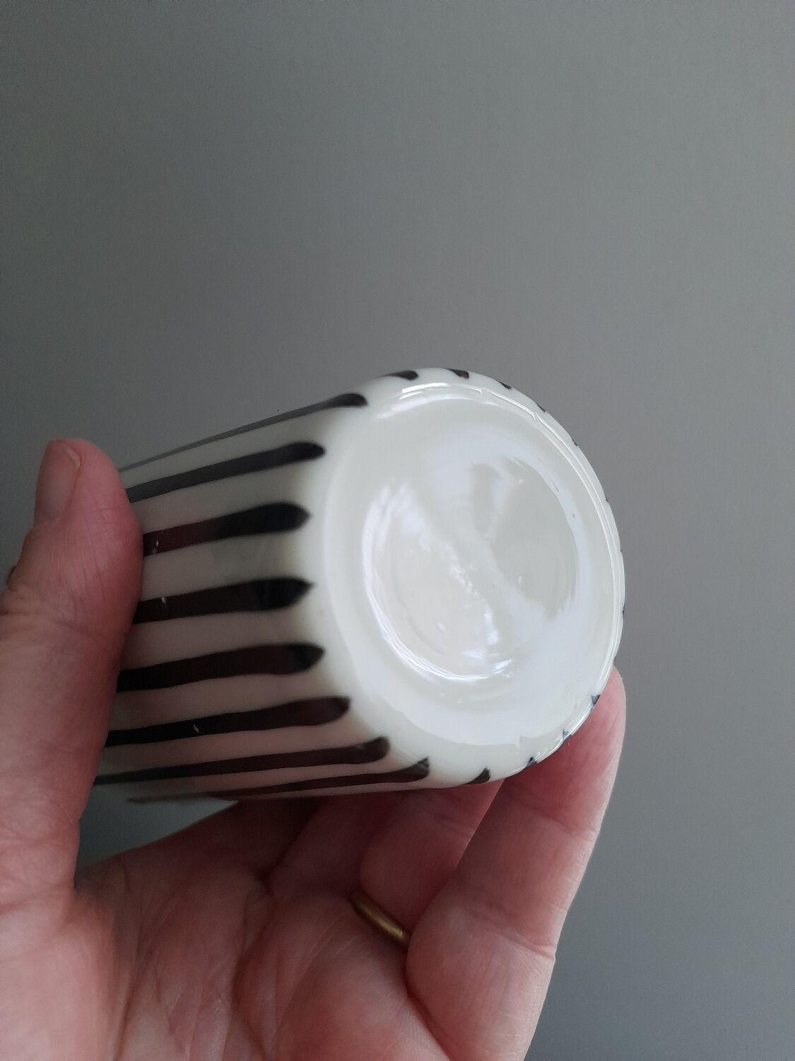 4 verres en verre blanc fin lignés