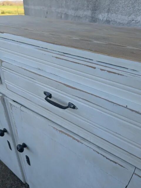 Buffet vintage white