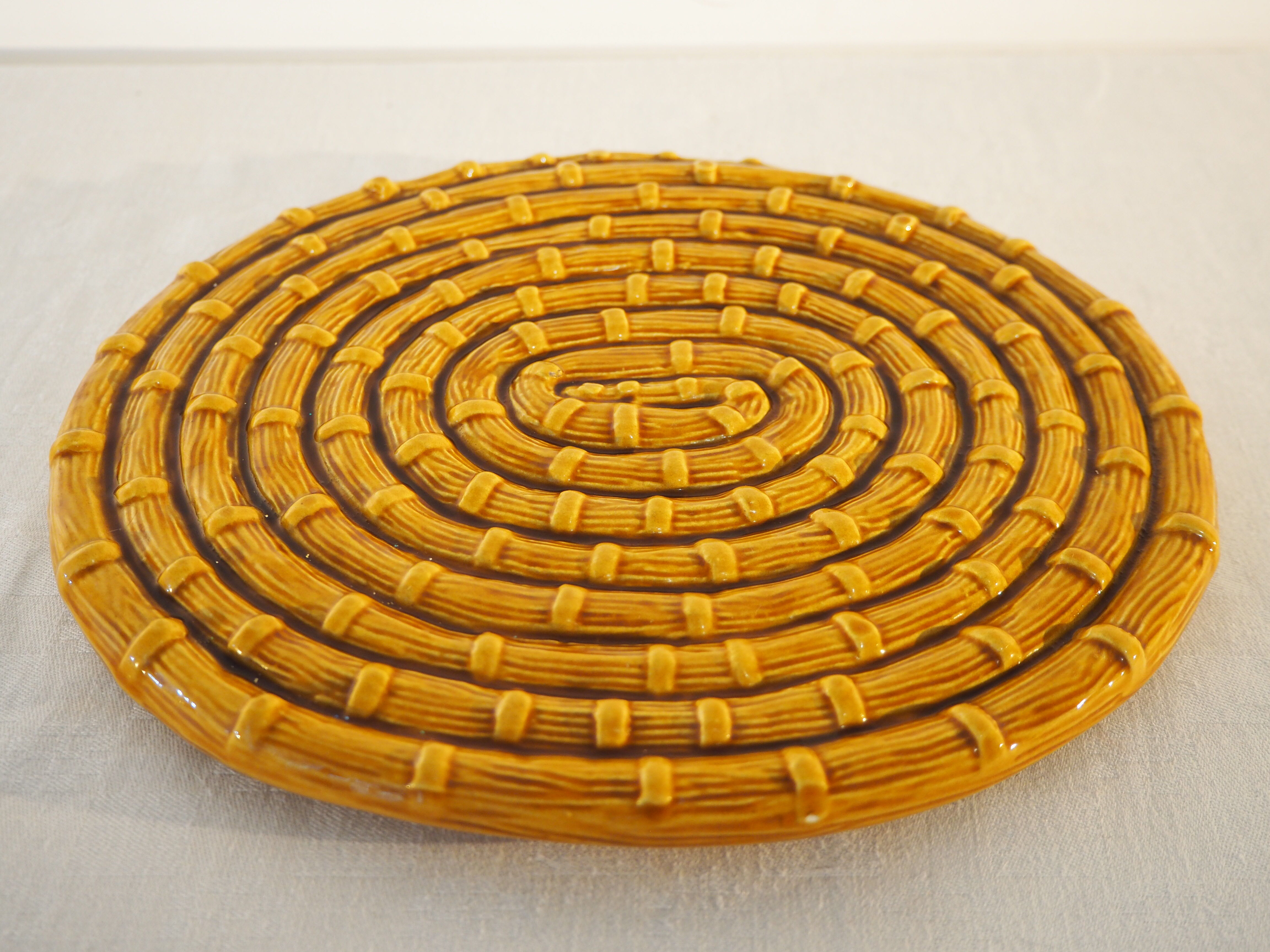 Vintage ceramic table mat imitation straw