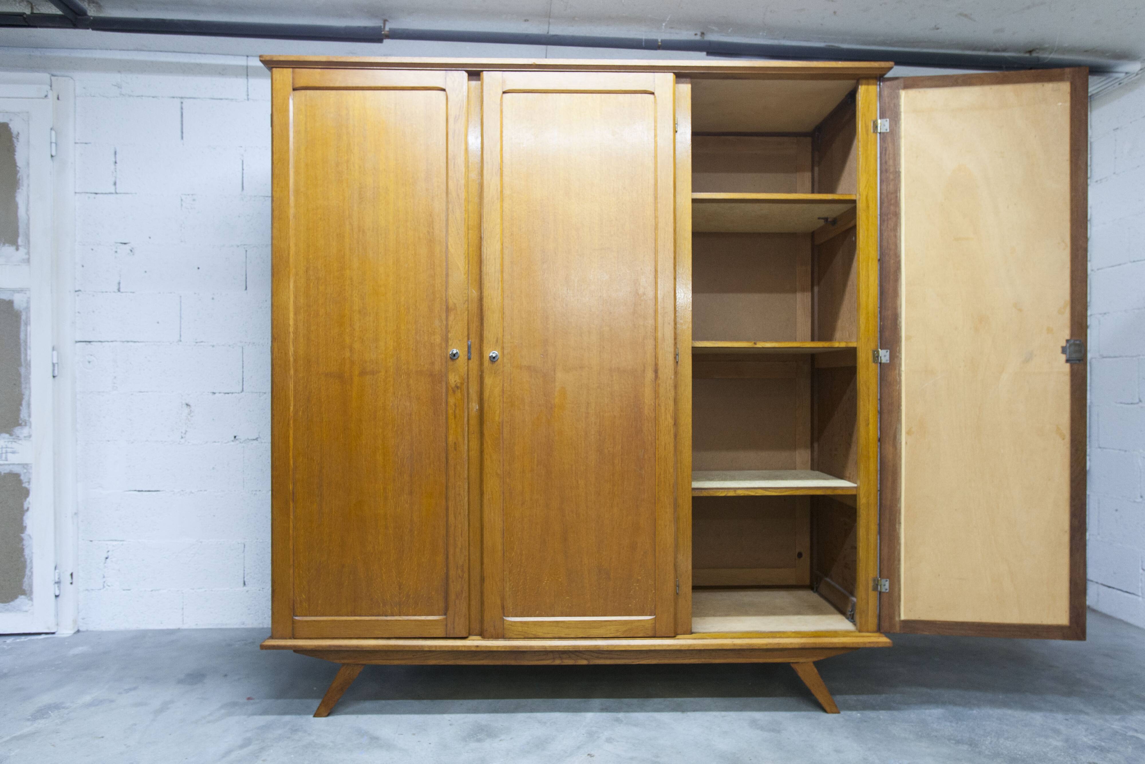 French wardrobe with tapered legs, 3 doors, 120cm hanging rail, new.