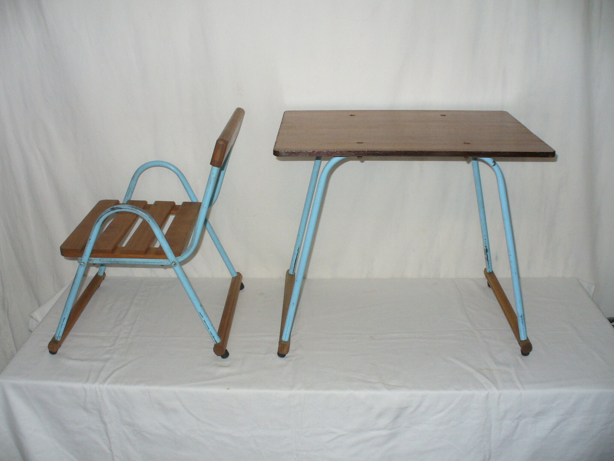 Table and chair child of the 50s