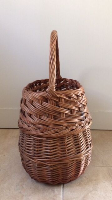 Panier ancien en osier tressé