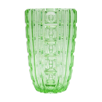 Vase en verre d’uranium vert Art déco, S. Reich CMS Krasno, Tchécoslovaquie, années 1930