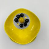 Cado servant yellow and black