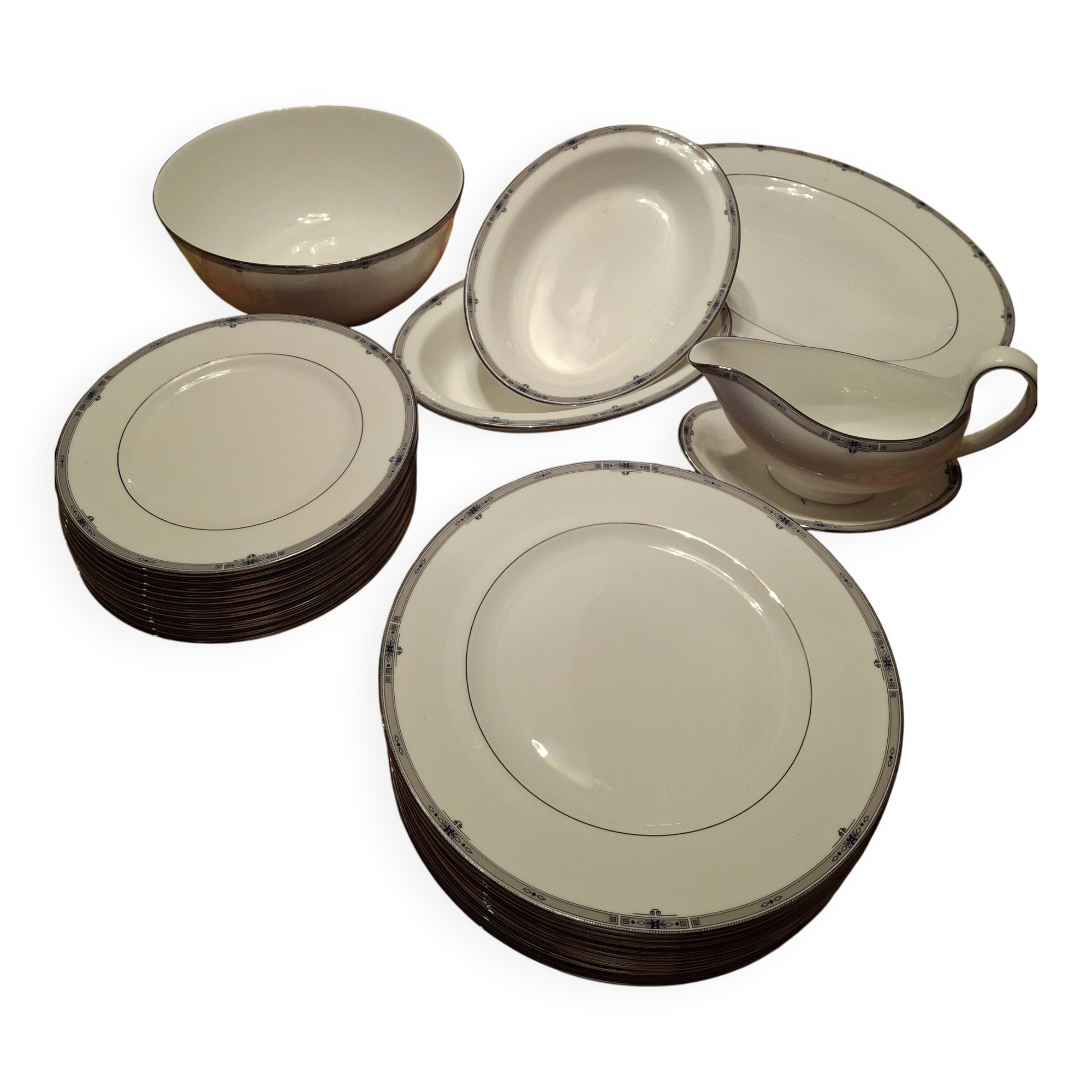 Lot of Wedgwood Amherts dinnerware.