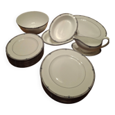 Lot of Wedgwood Amherts dinnerware.