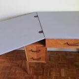 Extendable desk compass feet