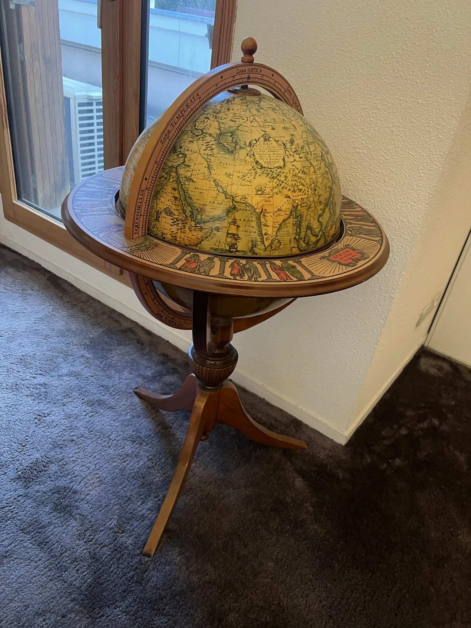 World map bar