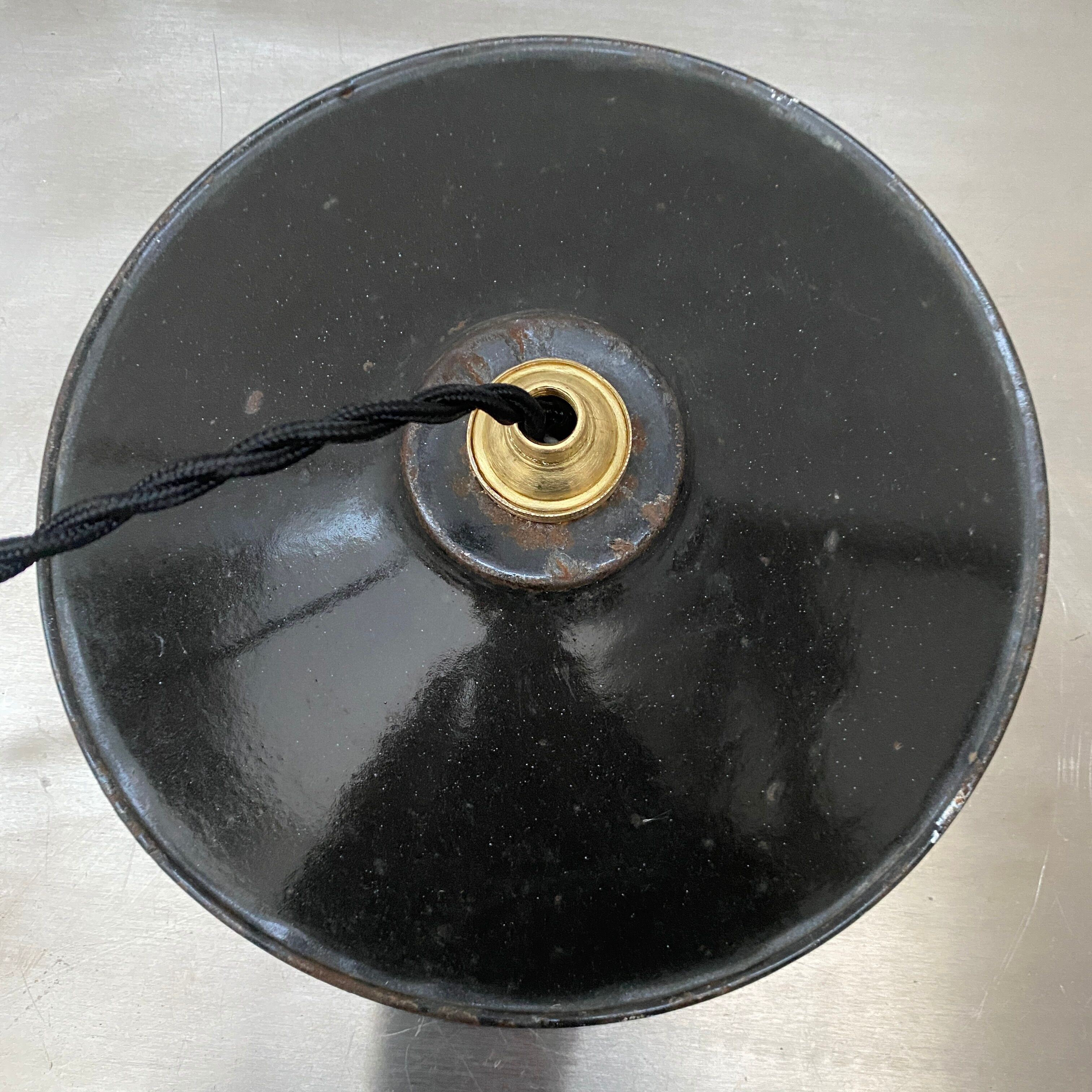 Lot 2 industrial hanging emaillee noires