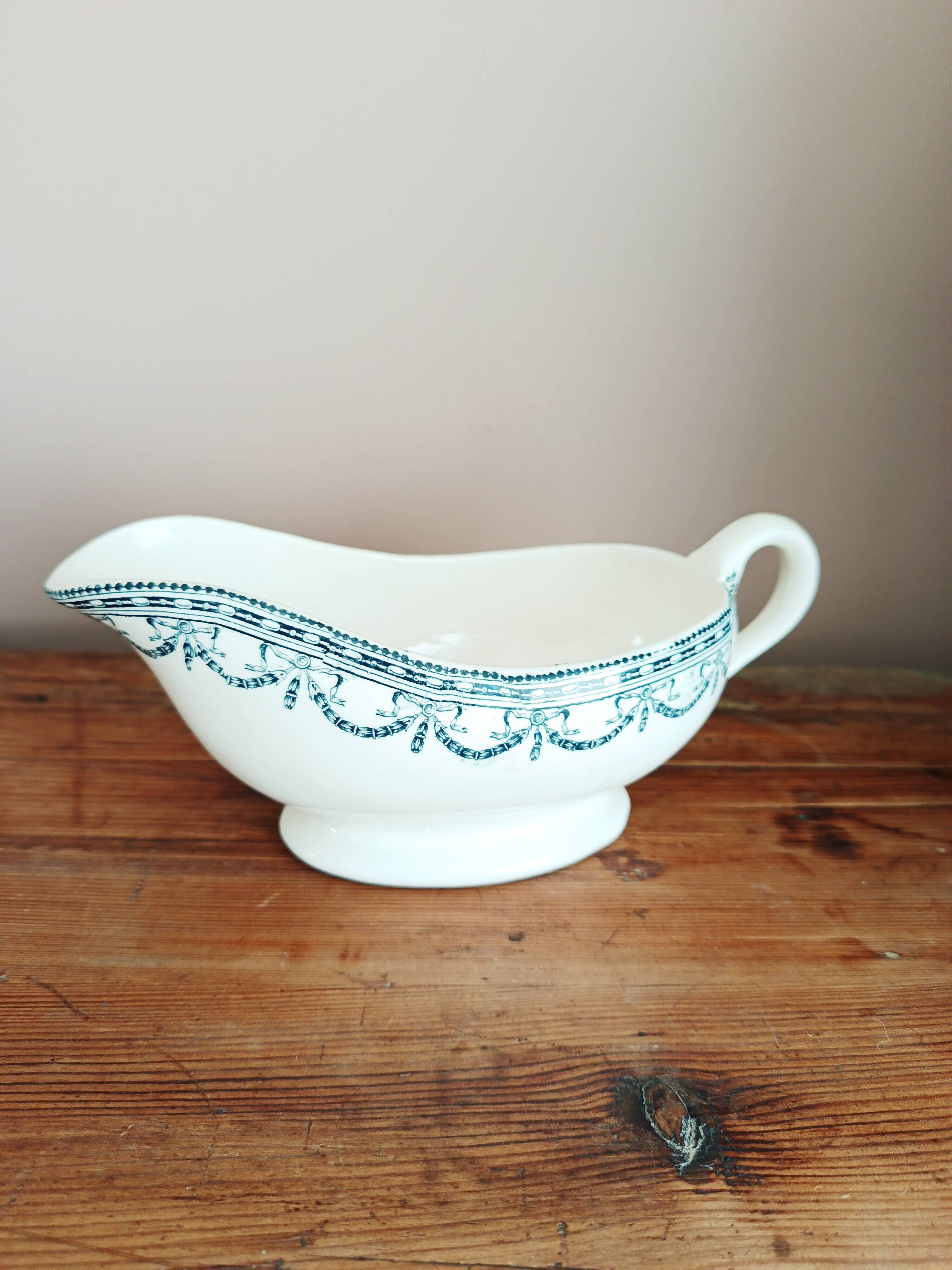 Sauceboat from Salins, Louis XVI garlands.