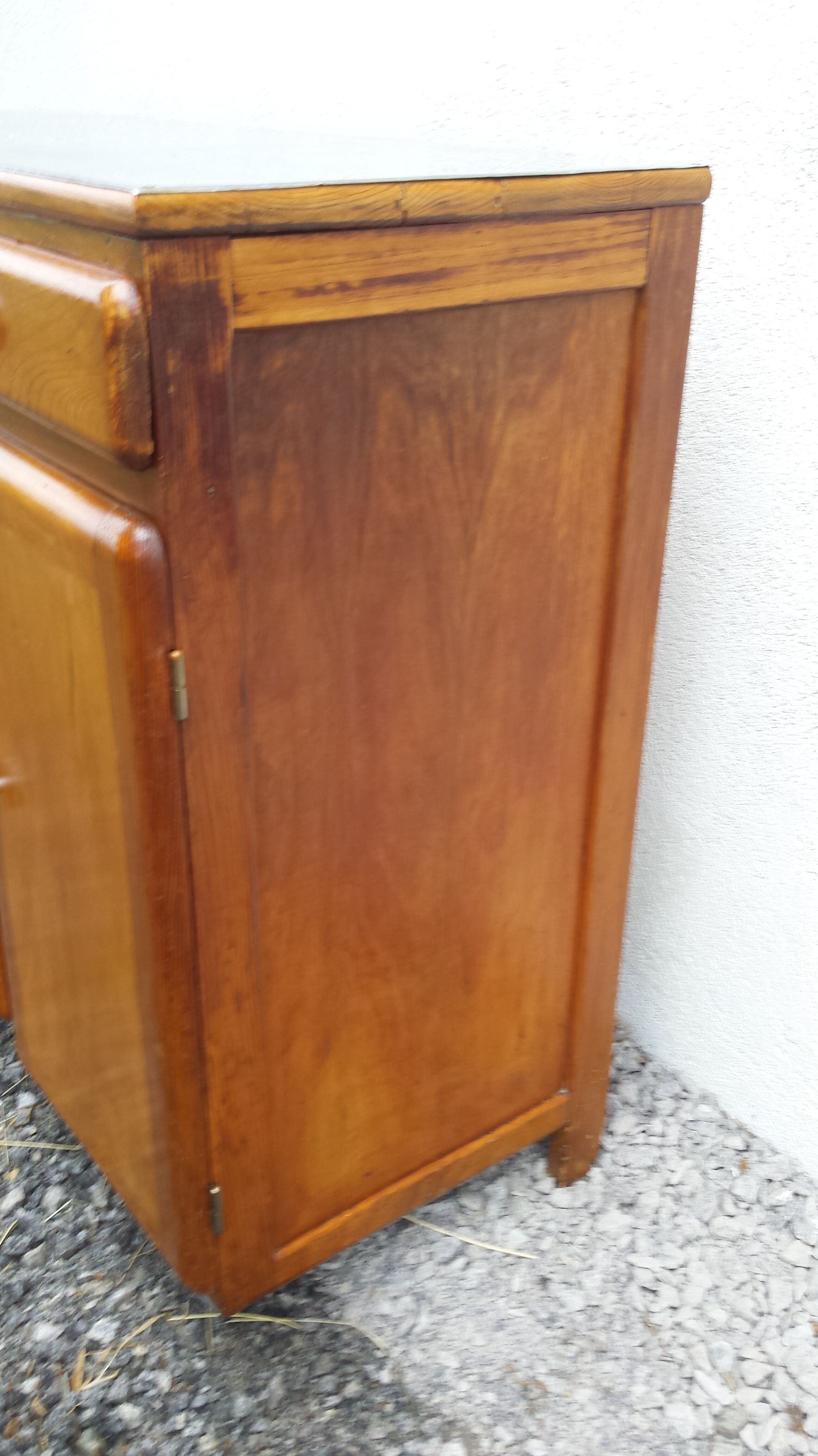low Mado buffet, zinc tray