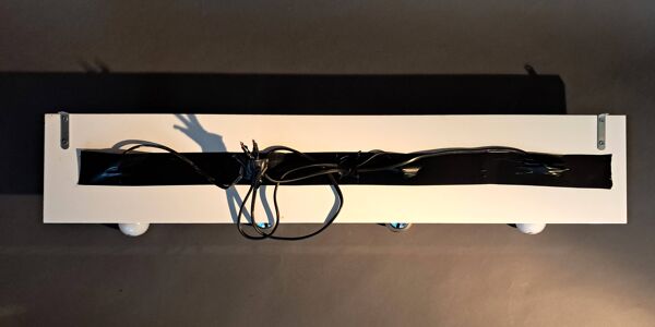 Spots Targetti Sankey sur rampe en bois laqué blanc