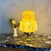 Imposante lampe Art Déco Building en opaline jaune marbrée