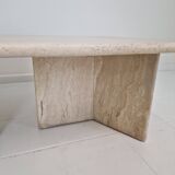 Table basse robuste en travertin italien avec deux pieds à trois pieds, années 1980