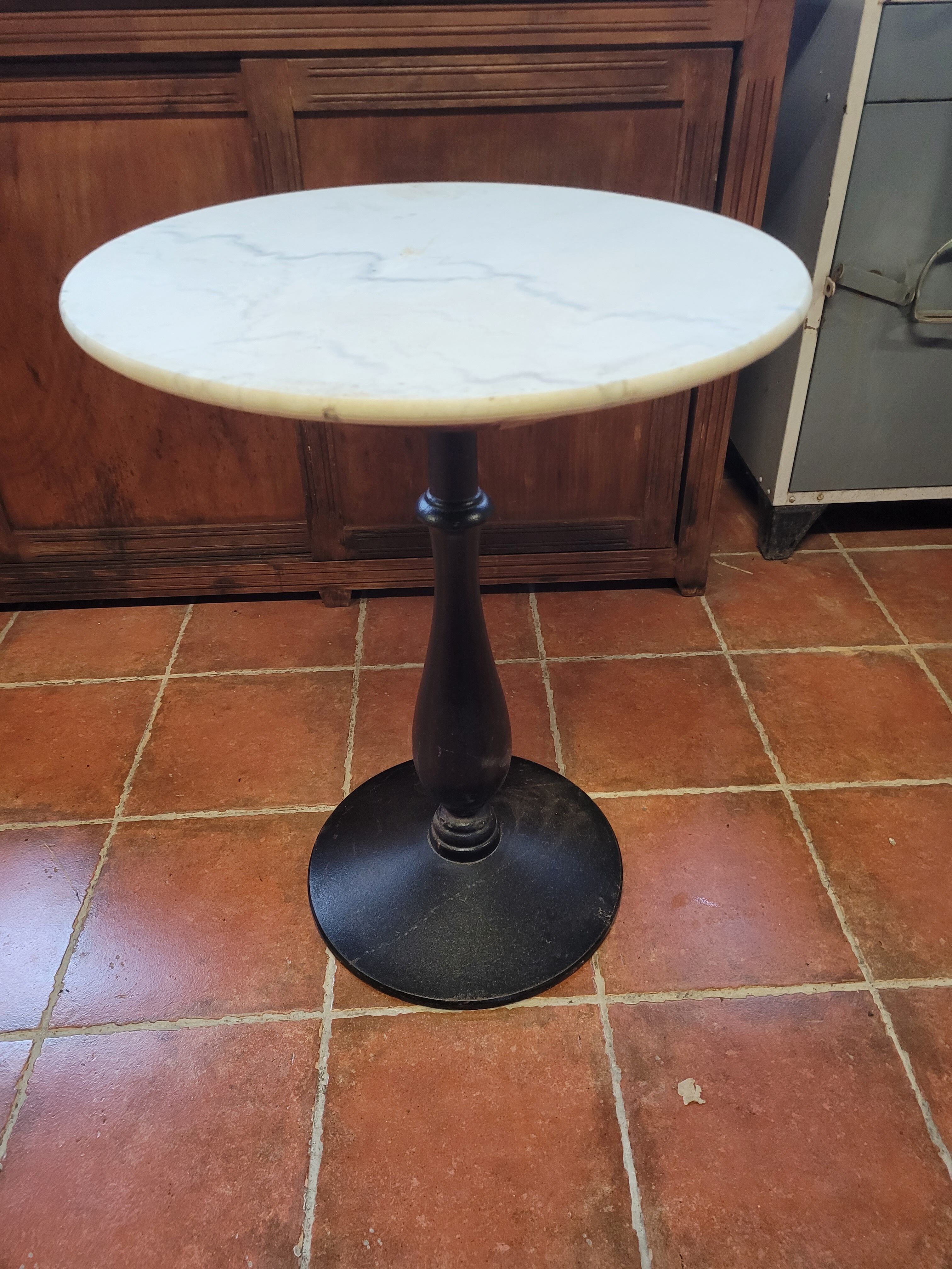 Gueridon bistro base cast iron marble top