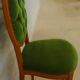 Chaise médaillon ancienne chic de style avec tissus velours vert et clous