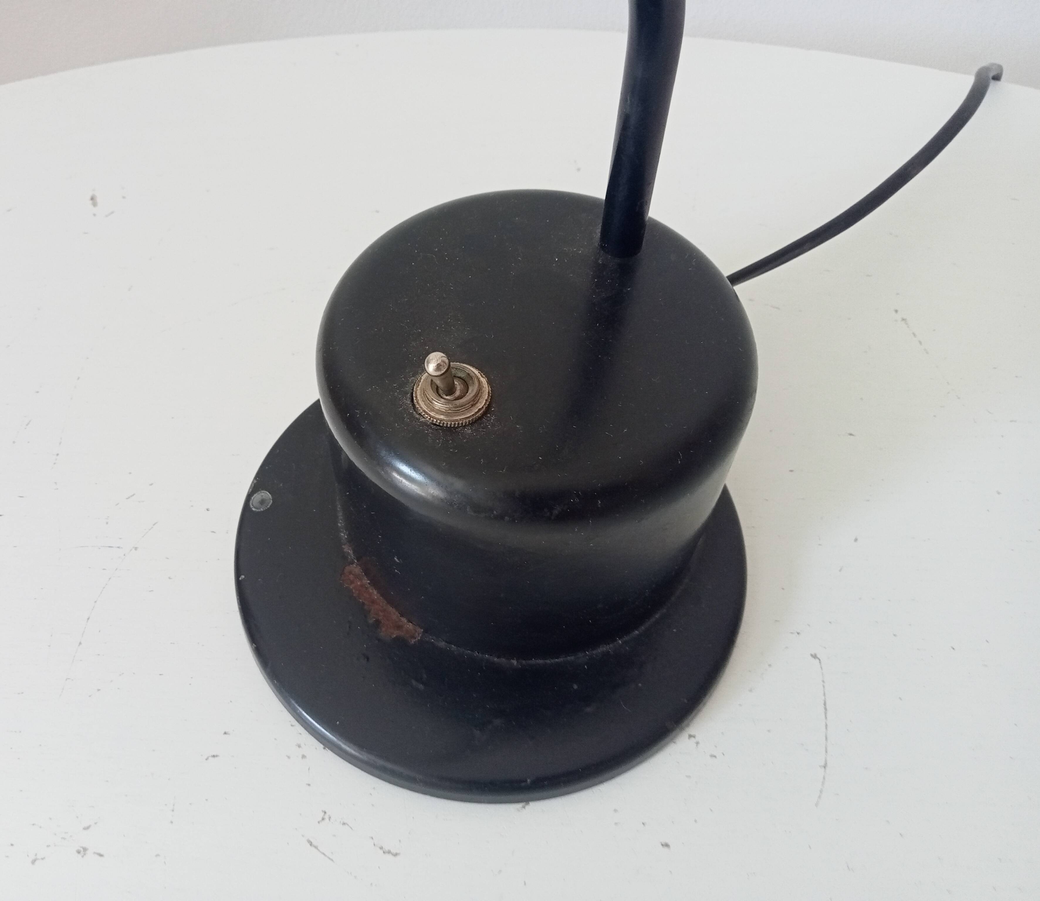 Postmodern minimalist workshop lamp from the 1980s.