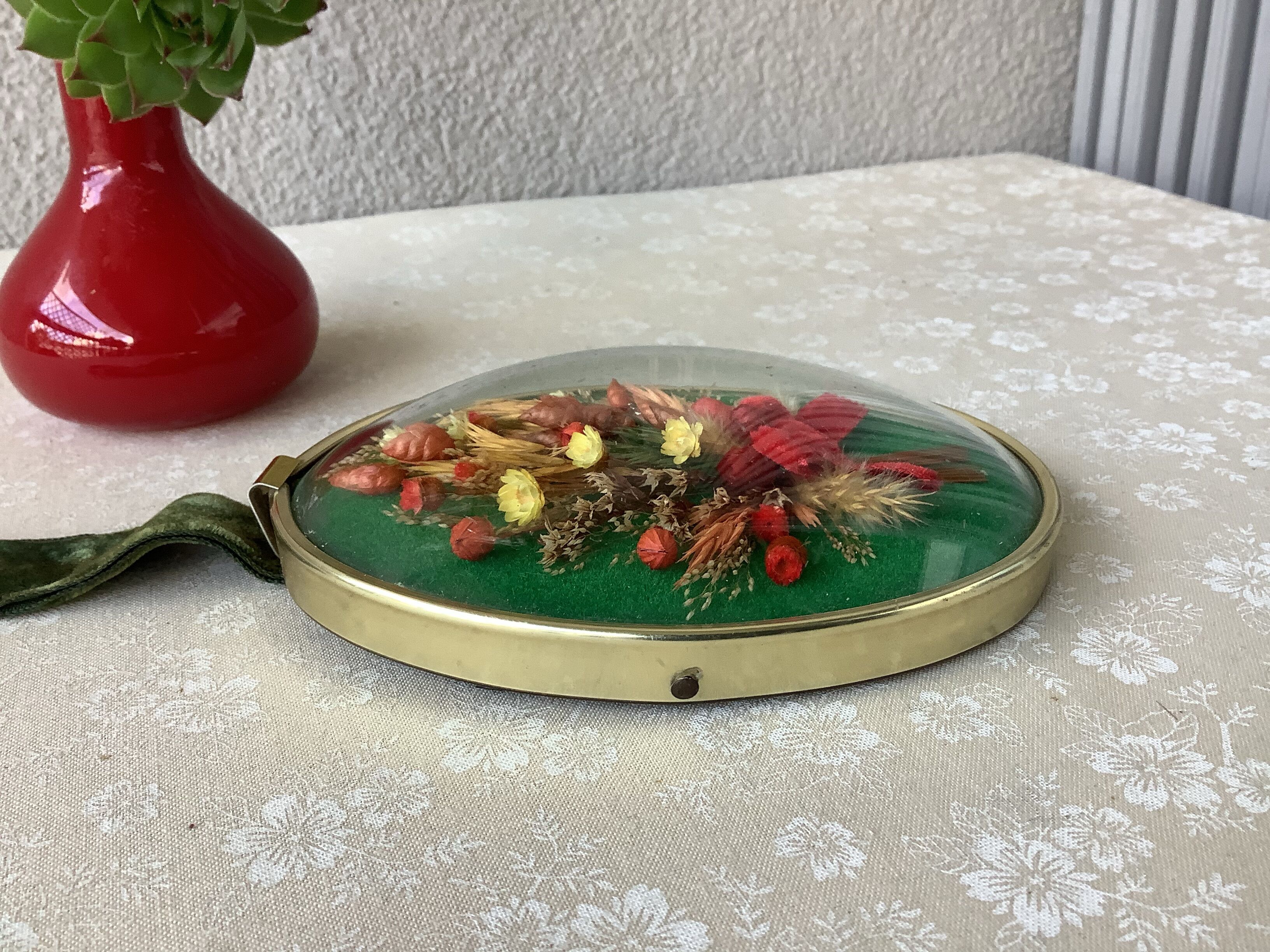 Frame dried flowers oval domed glass