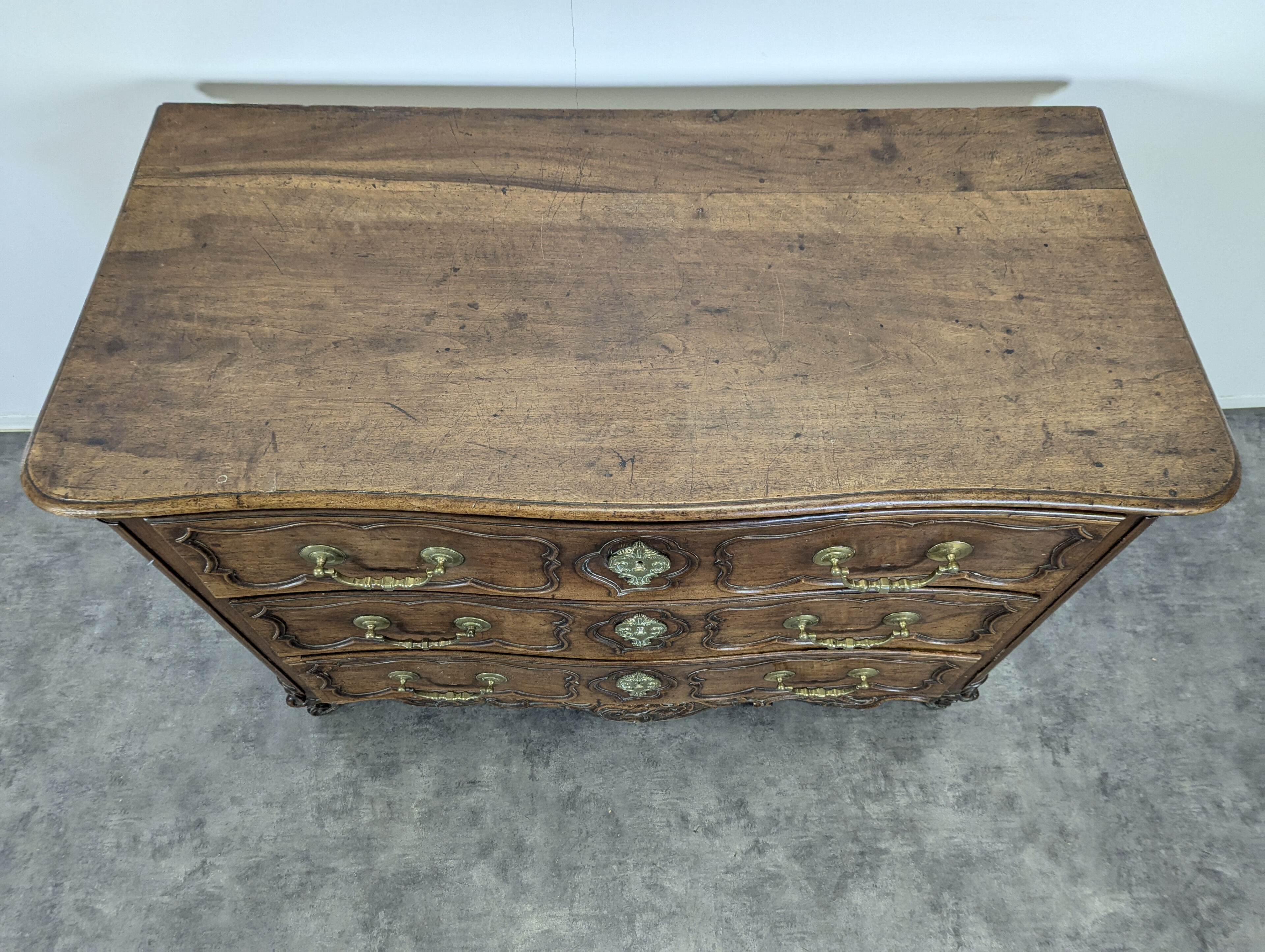 18th century Lyonnaise chest of drawers in carved walnut and bronze