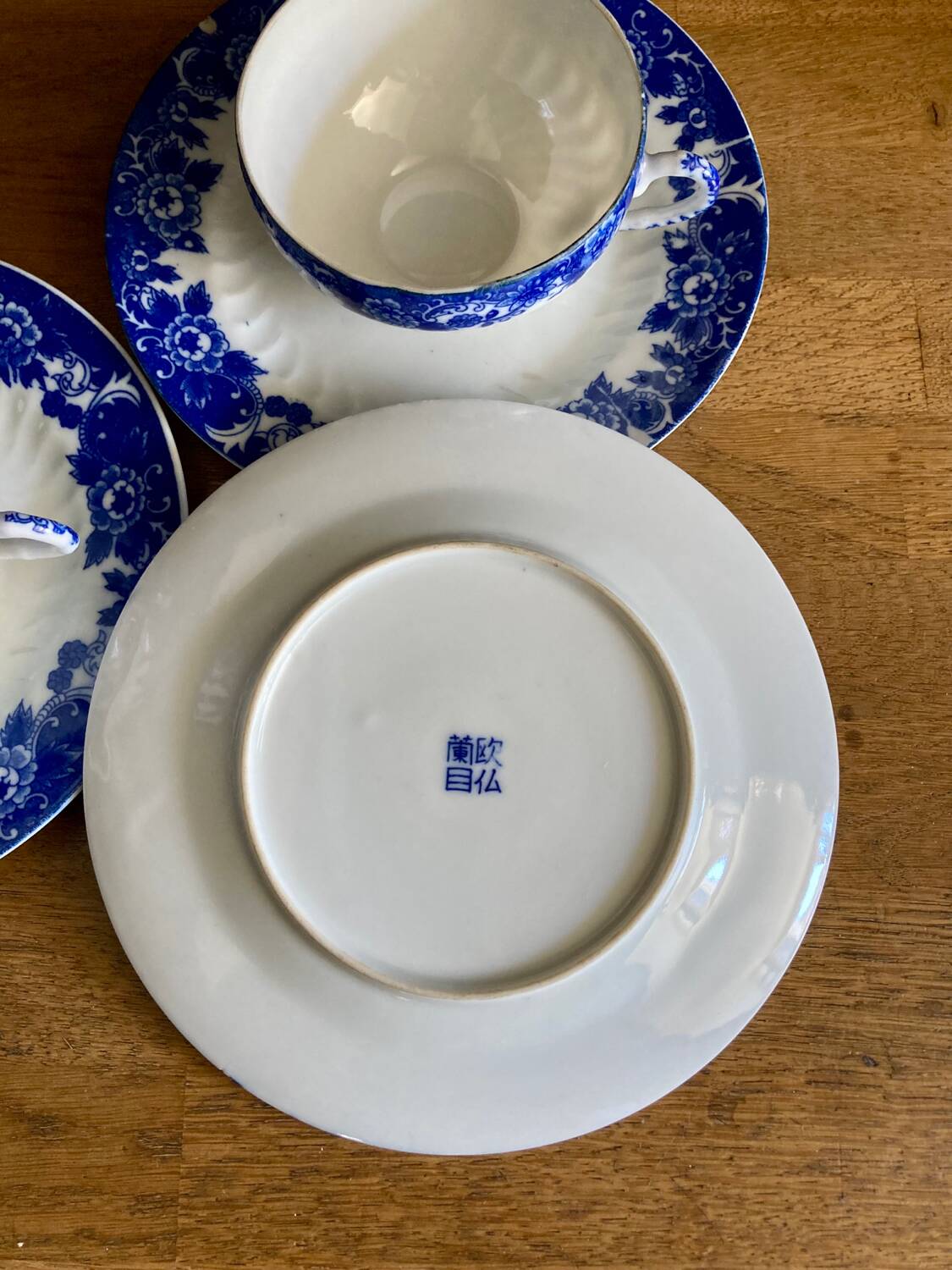 3 Chinese porcelain cups