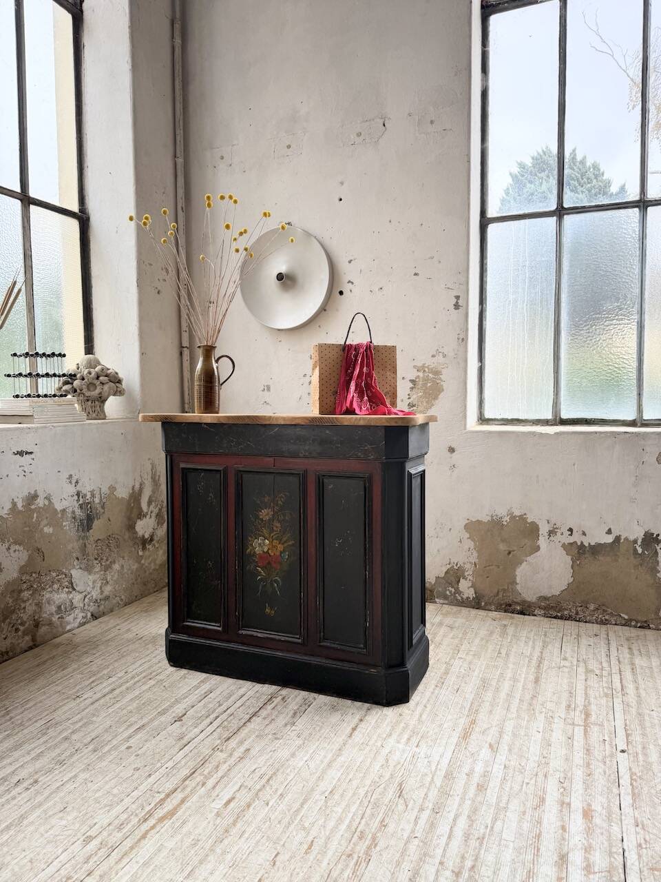 Floral 1920s trading counter
