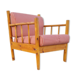 Armchair in pine and vichy fabric