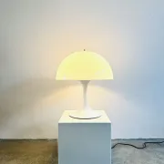 Lampe de table D-2128 par Raak Amsterdam, Pays-Bas, années 1970.