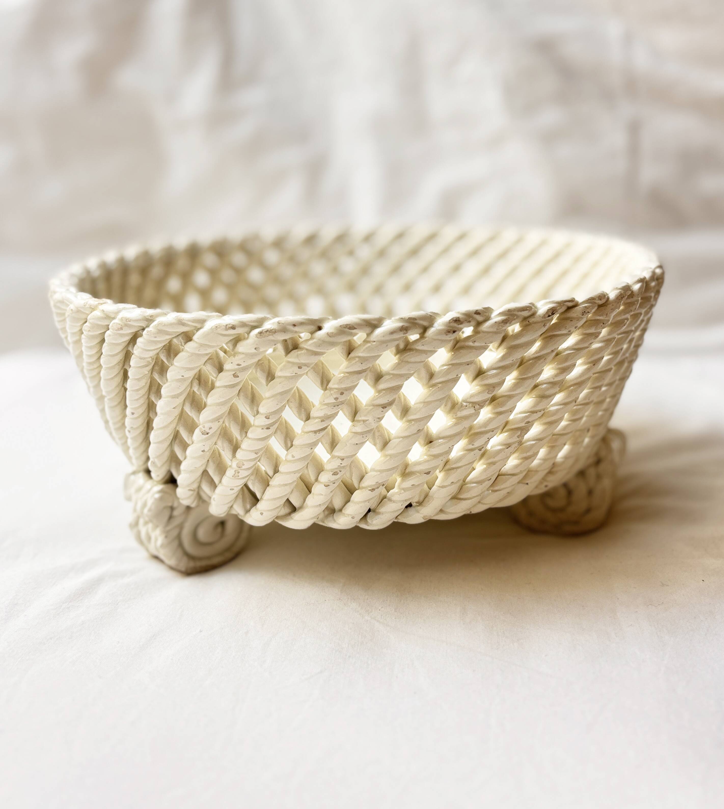 Twisted fruit basket