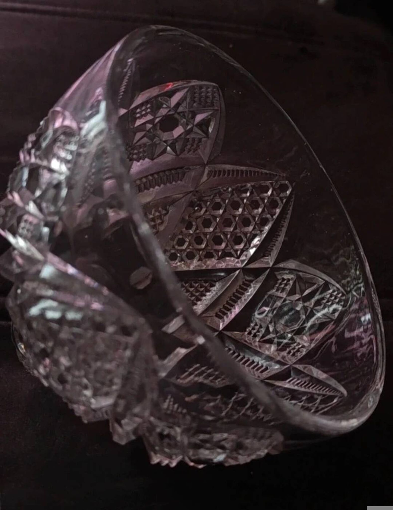 Beurrier ancien en verre taillé