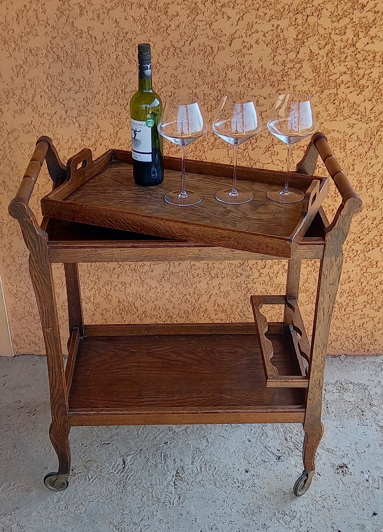 Service with chestnut wheels trolley