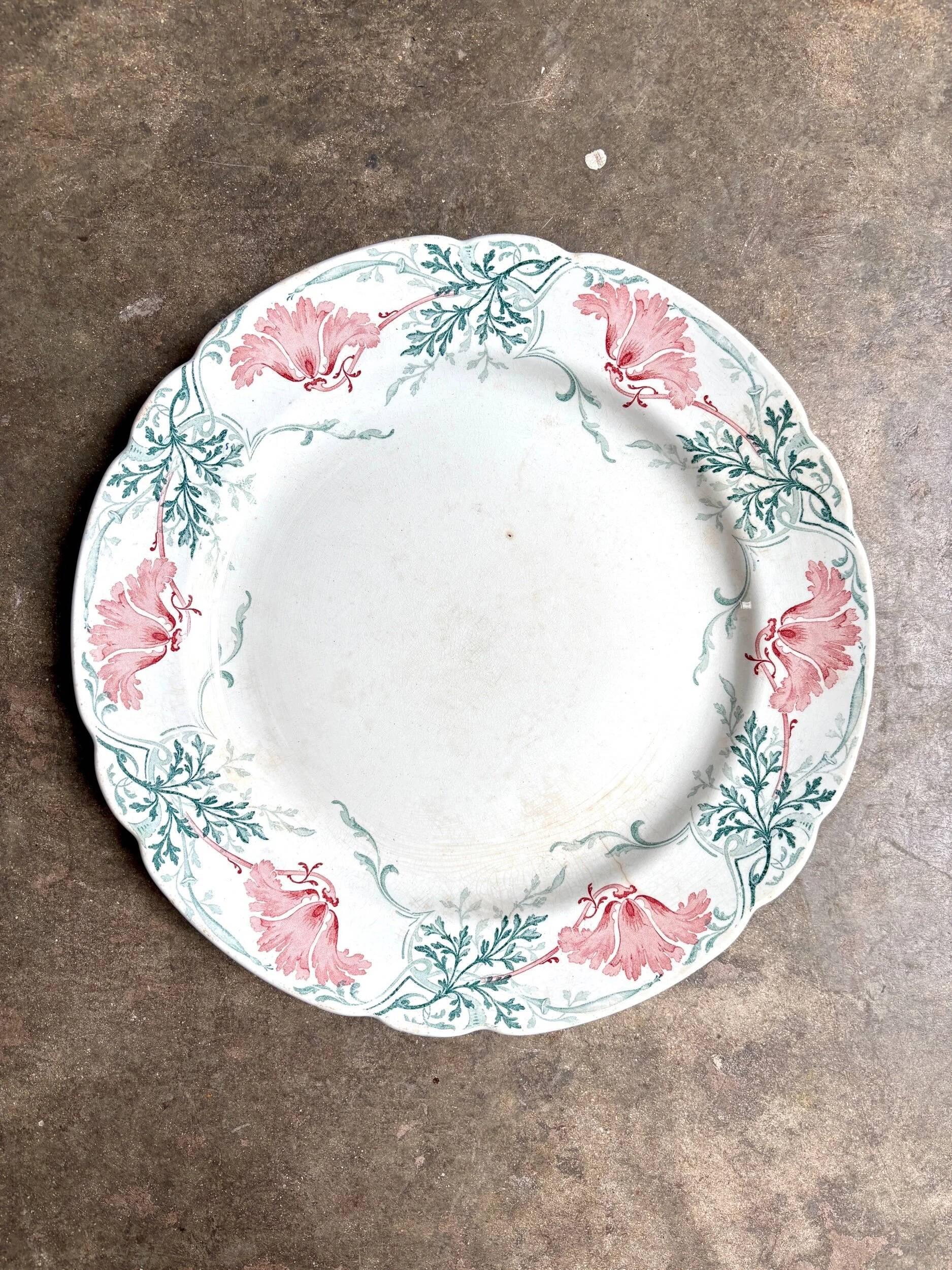 K&G Lunéville round dish in green and pink ironstone, "Roland" service