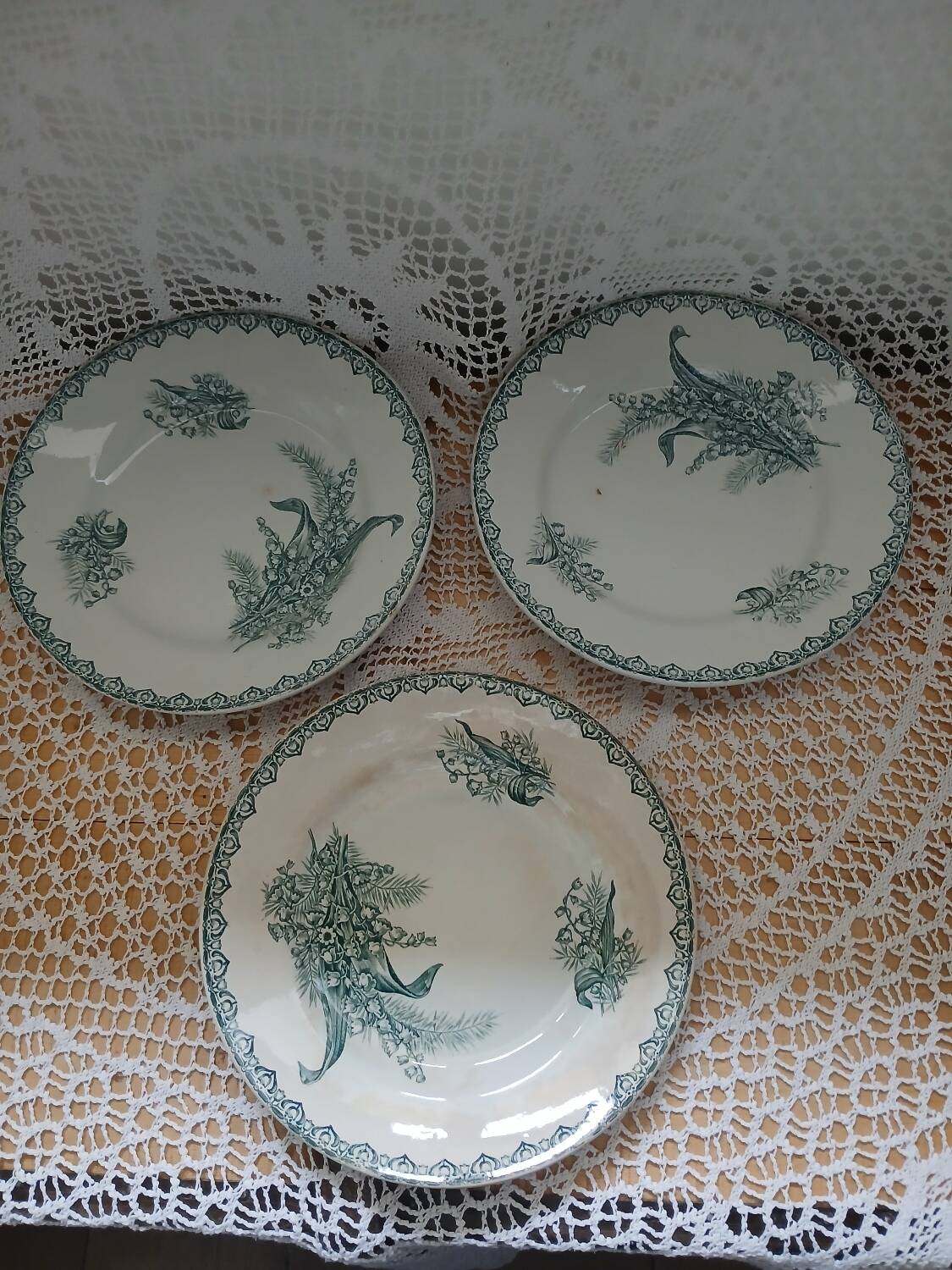 3 old Terre de fer plates