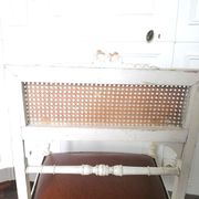 Fauteuil canné de style Louis XV bois laqué